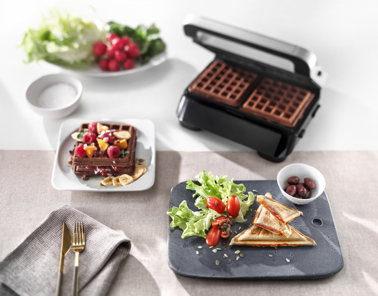 Бутербродниця-вафельниця Delonghi MultiGrill Easy SW12BC.S
