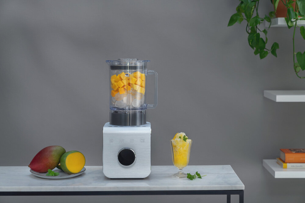 SMEG BLC01BLMEU блендер-глечик (високошвидкісний) для однієї порції чи для всієї родини? Одна порція/сімейна порція Функції, інгредієнти, зручне рішення, спільні страви